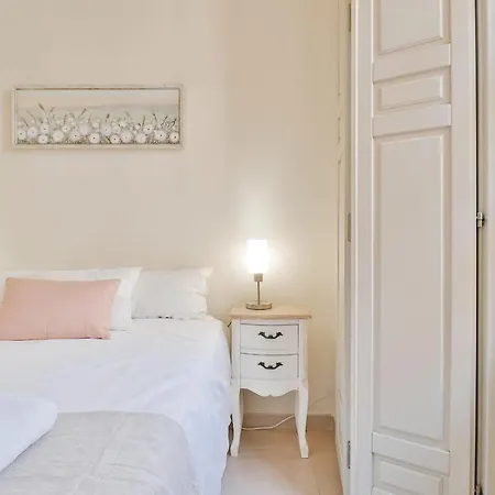 Flat 2 Bedrooms In The Center *